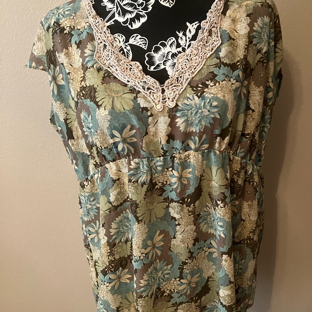 SZ 14 AXCESS A LIZ CLAIBORNE CO TAN & LIGHT TURQUOISE TOP WITH SPARKLE